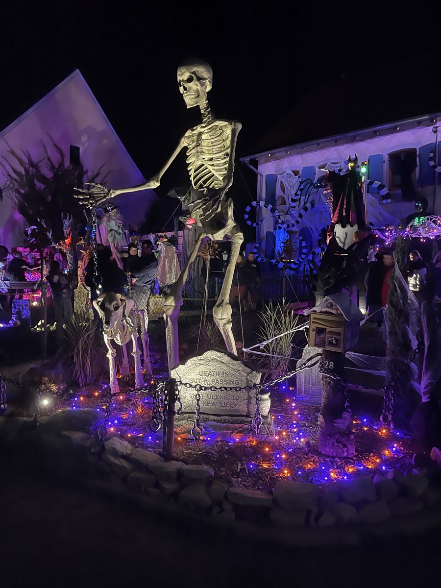 Scorpio_673's tweet photo. Quand la nuit d’Halloween approche 🎃 https://t.co/F87xkS7b6B