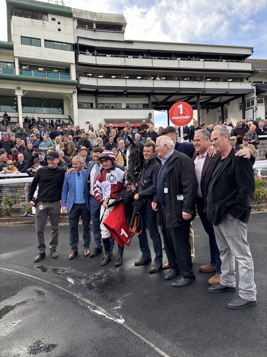 Got off to the best possible start to the jumps season “proper” at The Welsh Racing Festival winning the feature race on day 1 &amp; 2 with Sticktotheplan &amp; Rambo T winning the Persian War &amp; Silver Trophy respectively. Be nice if every weekend was like this for the foreseeable 👌🤞
