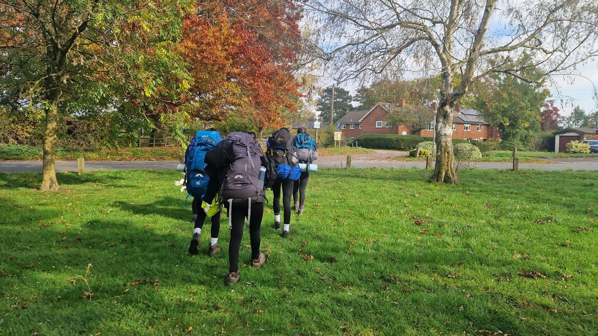 DAOSdofe's tweet image. DAOS Bronze 
Day 1 - 45 students had a good day in fine weather on the first day of their assessed expedition. Although some students took a while to get used to using their map, all made it to camp and enjoyed a well deserved meal!