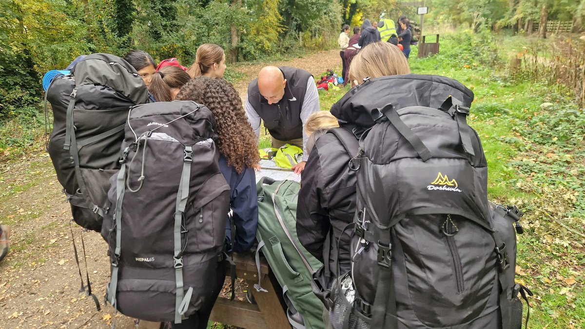 DAOSdofe's tweet image. DAOS Bronze 
Day 1 - 45 students had a good day in fine weather on the first day of their assessed expedition. Although some students took a while to get used to using their map, all made it to camp and enjoyed a well deserved meal!
