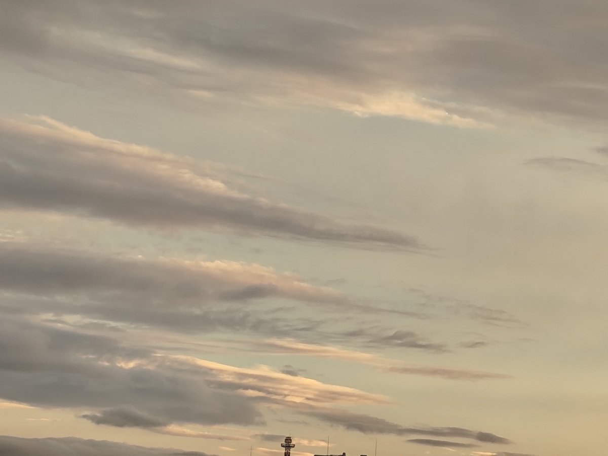 veSkhZBE4o79427's tweet image. ツムツムしながら NHK観てて 気づいたら 綺麗な日の入り🌇

#DeNAベイスターズ 
#読売巨人軍
