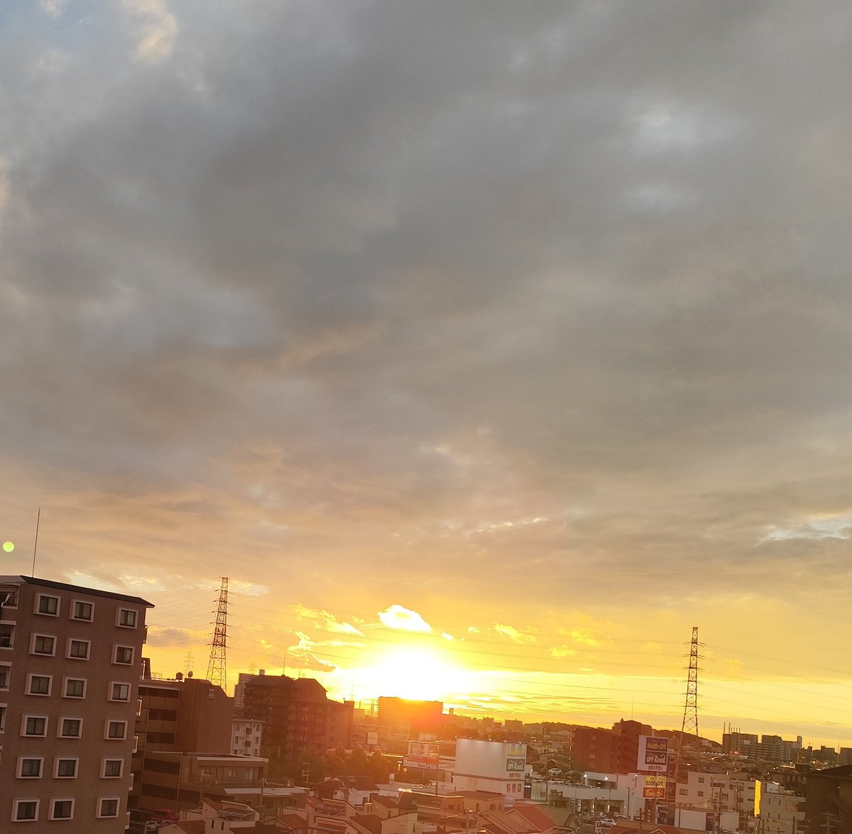 veSkhZBE4o79427's tweet image. ツムツムしながら NHK観てて 気づいたら 綺麗な日の入り🌇

#DeNAベイスターズ 
#読売巨人軍