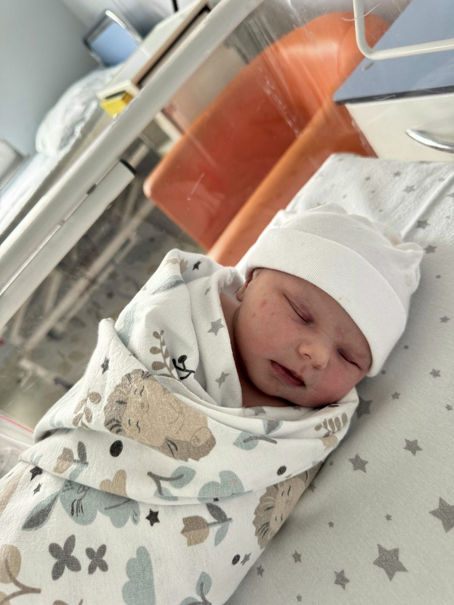 W życiu jest kilka chwil kiedy wszystko inne traci jakiekolwiek znaczenie.

Dziś o 7.40 na świat przyszła Zosia Stępniewska❤️