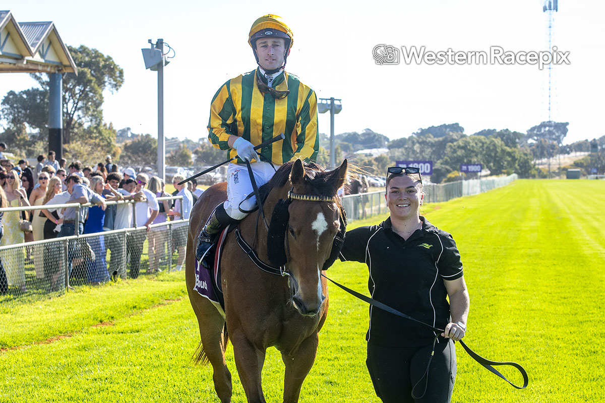 Western Racepix tweet media