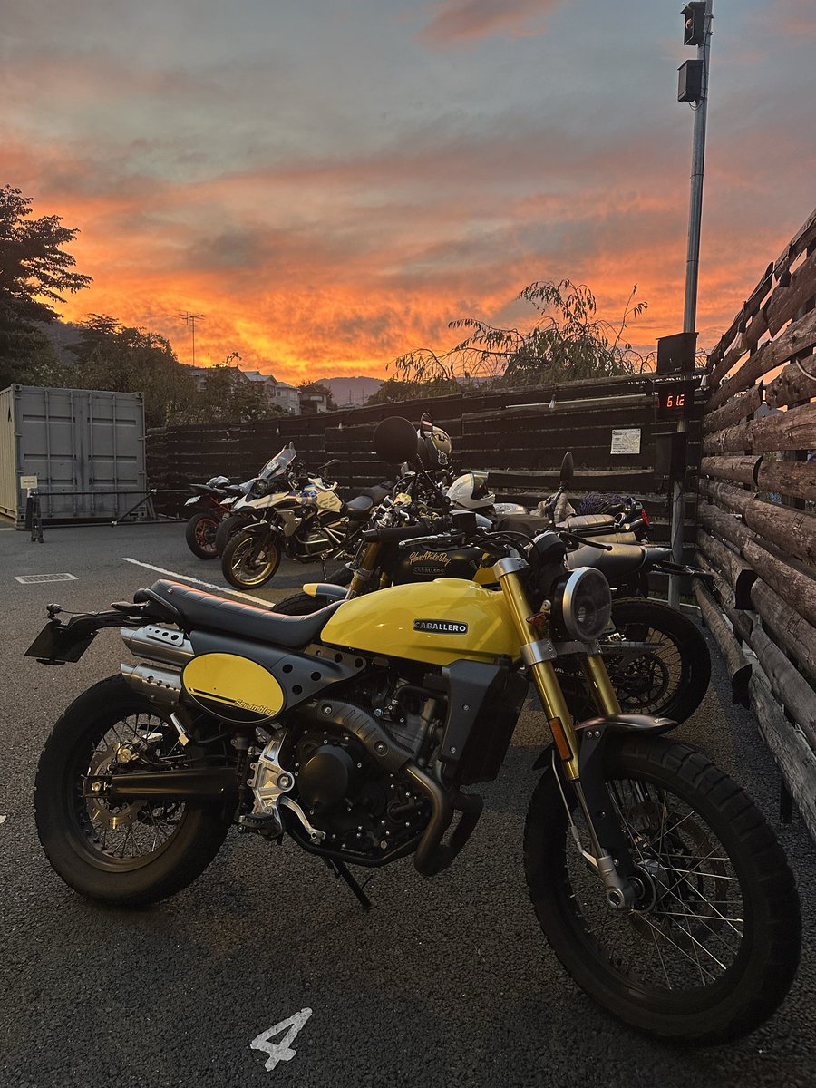 kaz_free's tweet image. 今日も今日とて
#HaveABikeDay.
#FANTIC #ファンティック #CABALLERO #SCRAMBLER
#幸せの黄色いスクランブラー
#UNITEDCafe