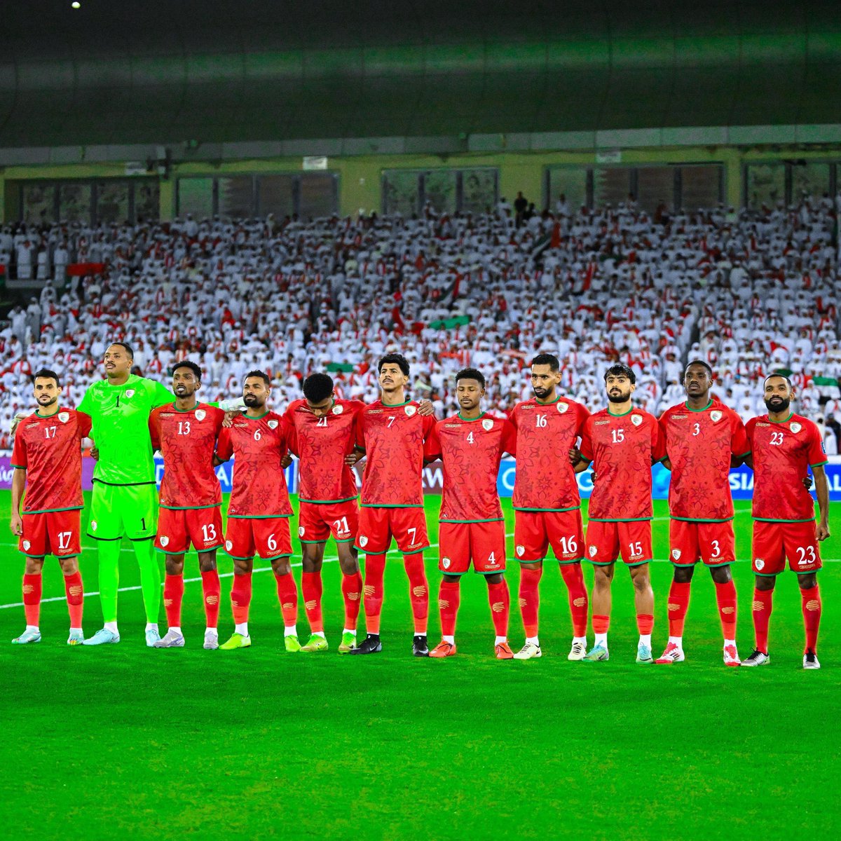 كم مرة غيّر #اتحاد_الكرة العماني المدرب؟ 🤔
ومع كل تغيير، نفس الأداء، نفس الأخطاء، ونفس الغياب الذهني داخل الملعب!

إذن هل الخلل فعلًا في المدرب؟ أم في اللاعبين الذين فقدوا الروح والمسؤولية داخل المستطيل الأخضر؟ 🇴🇲⚽️
كفاية انتقادات للمدربين شبعنا والله

#عمان_الامارات 
#كلنا_معك