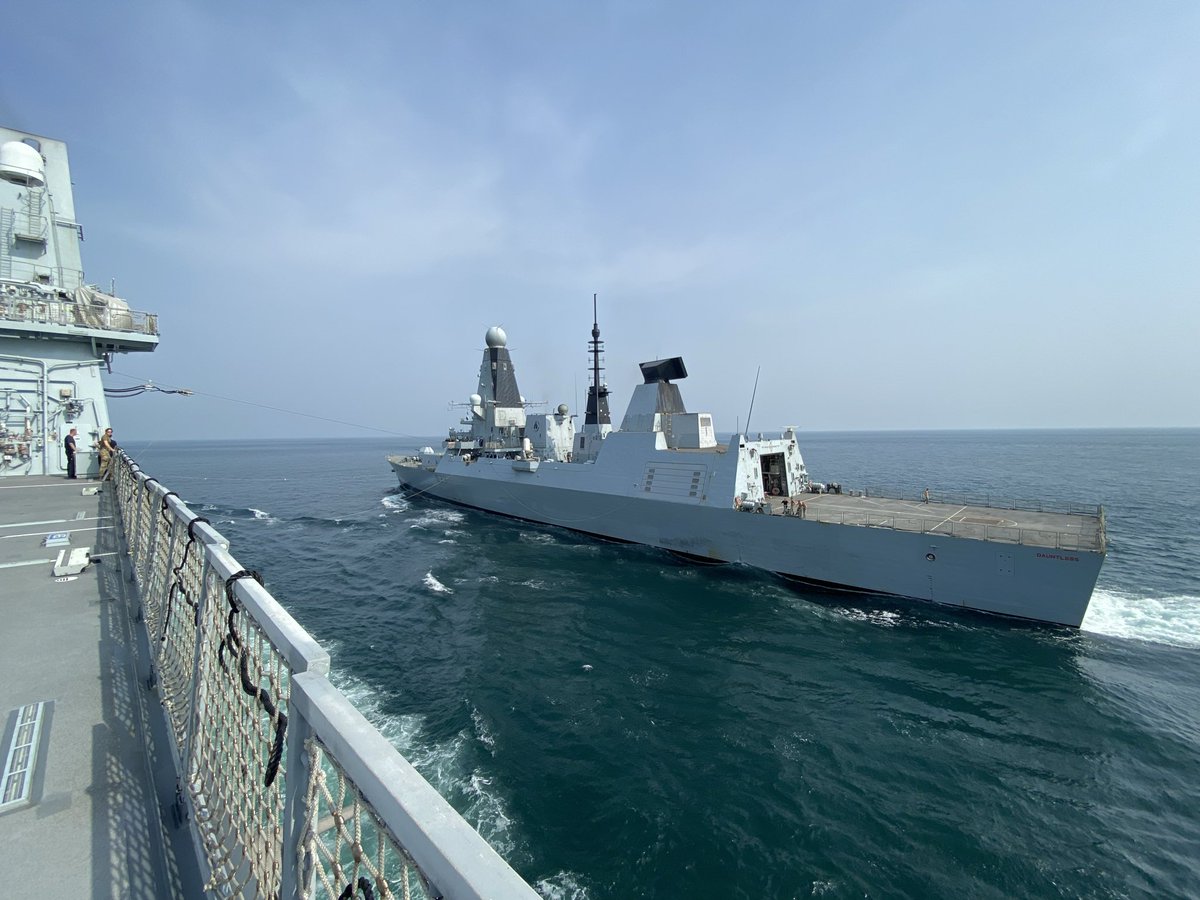 RFATidespring's tweet photo. @HMSDauntless #COMUKCSG #CSG25 
Another Sunday morning replenishment in the sun and calm seas with HMS Dauntless https://t.co/QsfHDEzFdR
