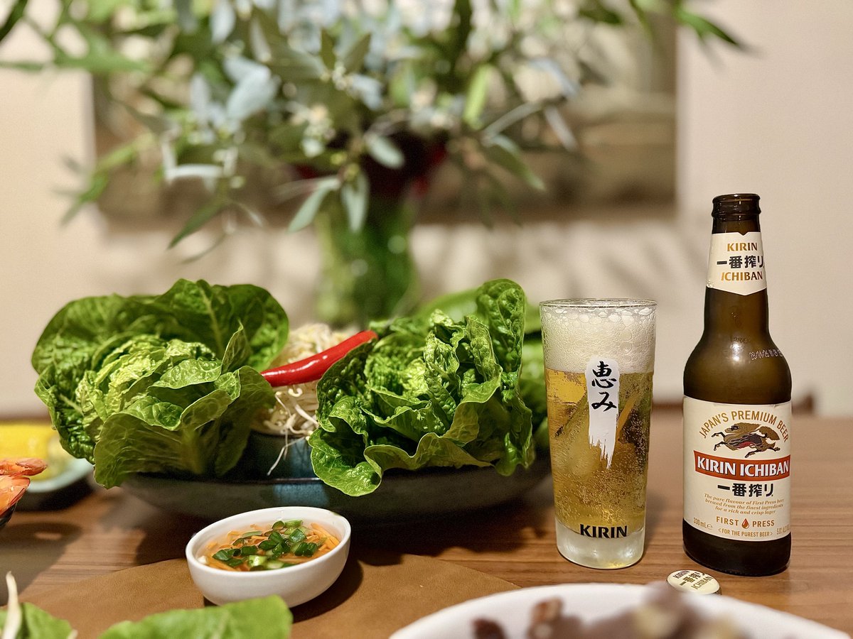 MEL Sun 12.10.25
夕食はVietnam風！オーストラリア産牛肉をたっぷりのニンニクで炒めました🥩🧄

牛肉をレタスで包んで、ベトナムの魚醤につけていただきます🥩🥬😋

それから、オーストラリア産の大きなエビを蒸し焼きにしました🦐

今週もよろしくお願いします🙏✨

乾杯！🍻