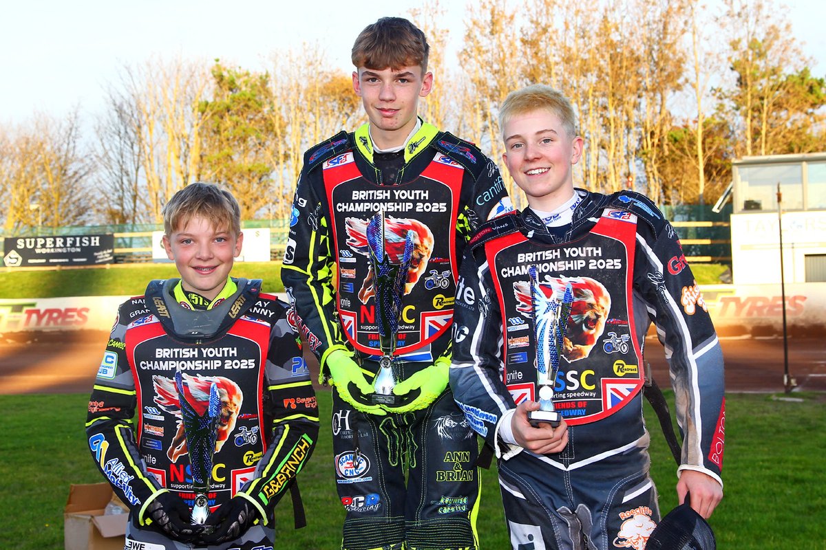 workycomets's tweet image. ✅ 𝐑𝐄𝐒𝐔𝐋𝐓

Congratulations to the winners and well done to all the riders involved in today’s British Youth Championship! 🎉

250cc:
🥇Oliver Bovingdon
🥈Archie Rolph
🥉Seth Norman

125cc:
🥇Lewis Hague
🥈Fraser Buckle
🥉Oscar Berwick

SUPPORT:
🥇Douglas Marshall
🥈Callum…