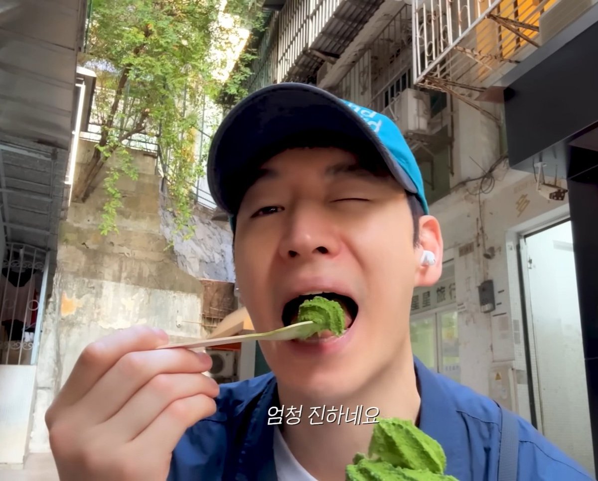 제훈따라 말차 아이스크림 먹고 싶었으나 ㅋ스벅 아이스 말차 글레이즈드 티 라떼마심 
🍵