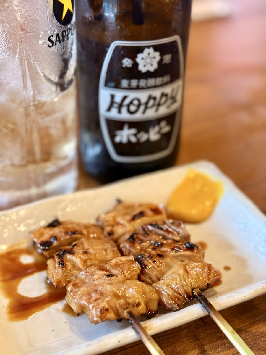 flattail_jp's tweet photo. 朝ごはん終わって用事済ませた

疲れた…

飲んで帰ろっと

＊写真は朝ごはん

#せんべろ #朝ごはん #ホッピー #やきとん https://t.co/OduFxOPEHf