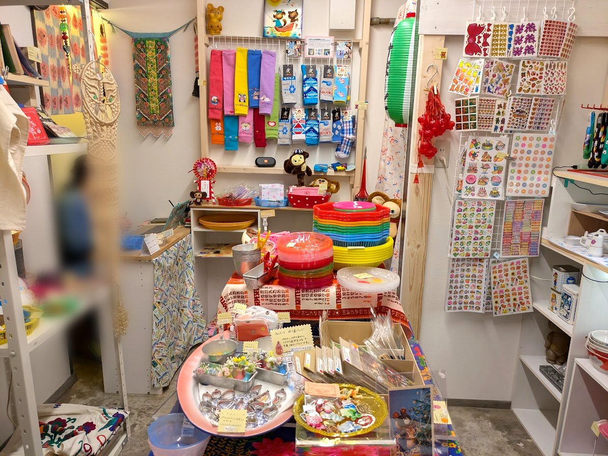joycooonote's tweet image. 西新宿にオープンした中級ユーラシア雑貨の店 アサまーと 中央アジア、ウクライナ、ロシア、中華、タイなどの雑貨かわいすぎ安すぎる😍散財してしまった・・