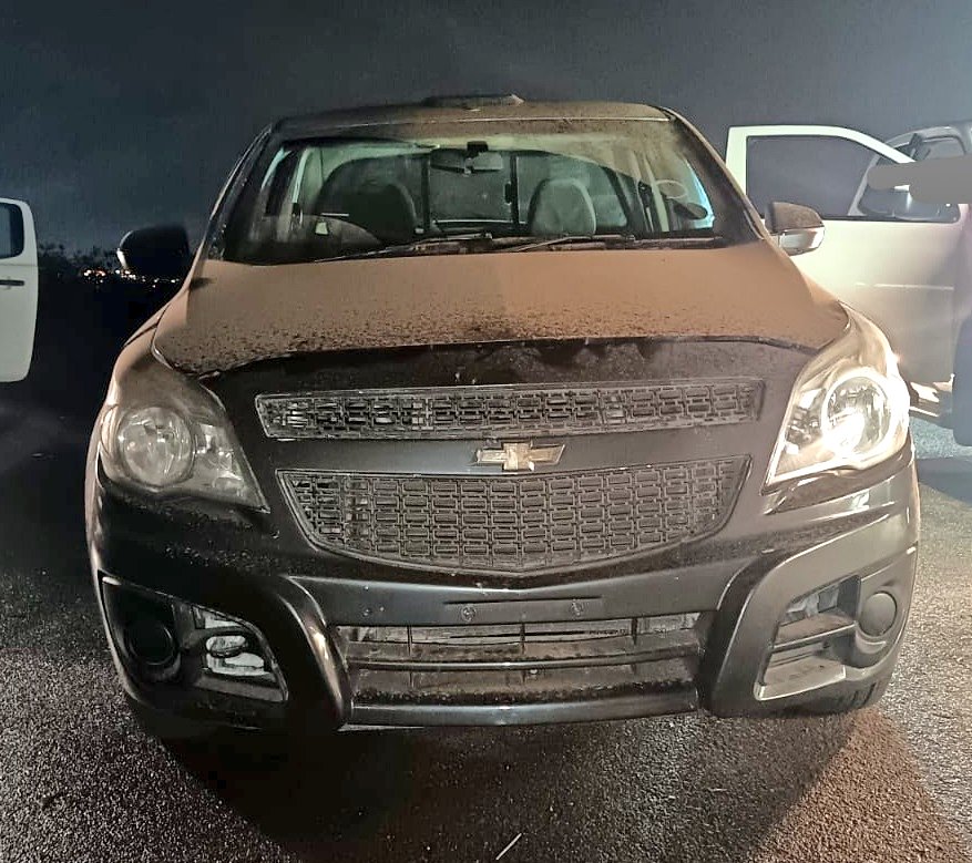 JoburgMPD's tweet image. #JMPD officers received a complaint from Tracker Connect regarding a lookout for a Toyota Cross, sought as per the Lyttelton SAPS case. Acting on the GPS coordinates, the officers together with SKY-TECH security officers, conducted a search following the GPS coordinates…