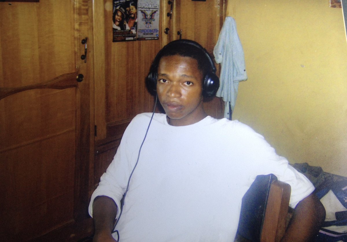 KOJO_Cue's tweet photo. These are the stories I never told.

Episode 1 - Big Brother @peewezel 

The year was 2009. Big Jeff was leaving Kumasi and taking his studio with him. I had a couple of songs I needed mixed before heading to Accra in search of a manager.

I’d met this guy online, Ian Jazzi, who promised to link me to someone named Tee that could manage me. The deal, though, was that I had to drop my name Jazzy Flo since it clashed with his.

Peewee agreed to mix my songs, but only if I showed up at his house by 7am. For the next week or two, I was there at 6:30 every morning — and still, no songs got mixed. Instead, Peewee would take me to his studio, where I’d run errands for him and artists like Cabum, Papi Jay, Kopow, and Willie Maame… names I only knew from the radio.

He later told me he was impressed by my consistency. Eventually, he mixed the songs for free, saying my attitude showed someone who knew what he wanted and was willing to work for it.

The truth is, I wasn’t even thinking about the work. Just being around the music gave me purpose.

Years later, I’d fall out with Jazzi and leave Tee’s label — but Peewee never stopped being my brother.

Looking back, I realize it wasn’t just about getting songs mixed. It was about showing up, even when nothing was promised. Sometimes the work you do without reward becomes the foundation for everything that follows.