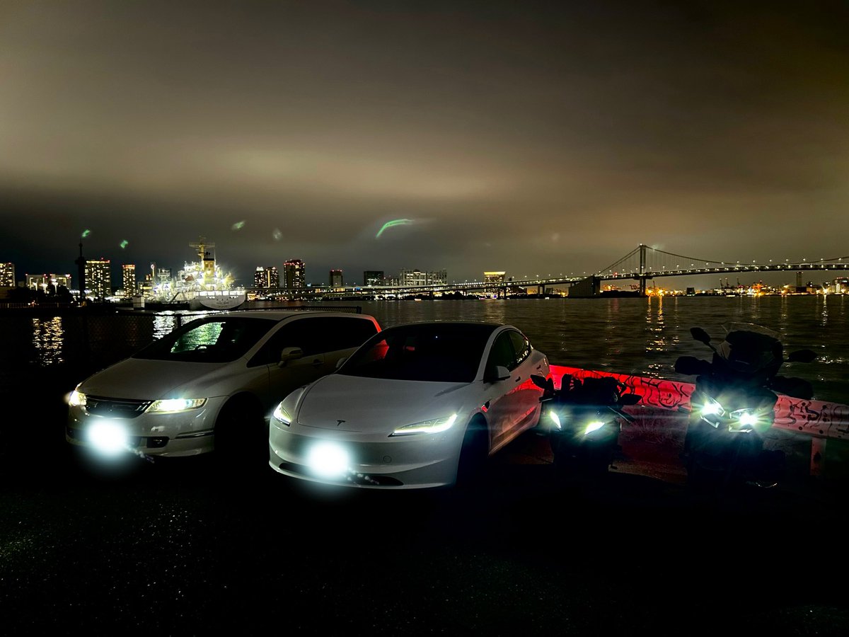 レインボーブリッジ背景にみんなの愛車並べて撮ったら最高すぎた件

むらかみ(栞子)
のえ(かのん)
うるか(ミア)

ありがとう！
次は全員の愛車並べよ🙌