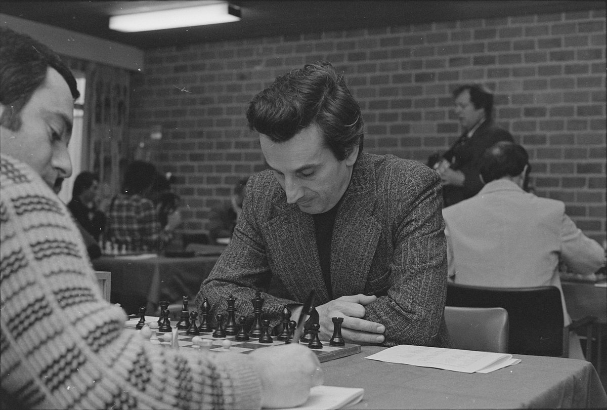dgriffinchess's tweet image. Deep in concentration - Juraj Nikolac, pictured at the start of play v. Genna Sosonko in the opening round at Wijk aan Zee 1977. The Yugoslav IM (b. 1932, in the Croatian town of Metković) became a grandmaster in 1979, at the age of 47!
(📷: noord-hollandsarchief.nl.) #chess
