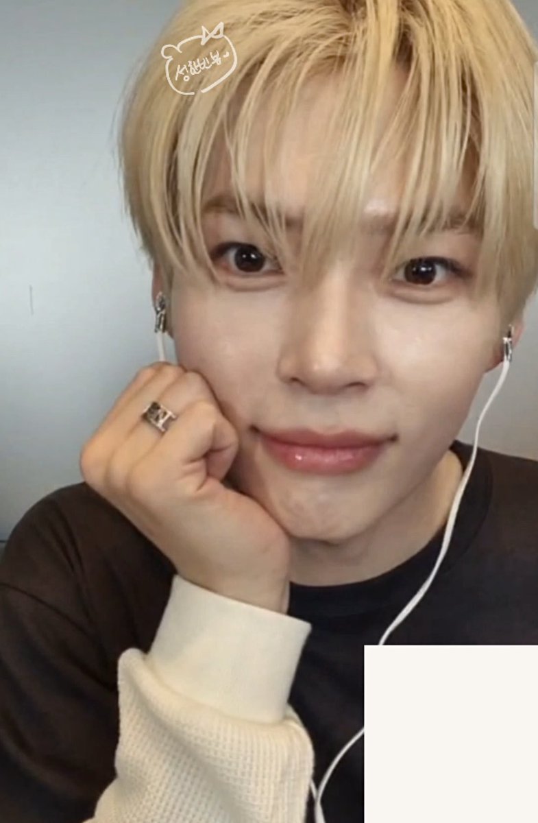 뷰 tweet media