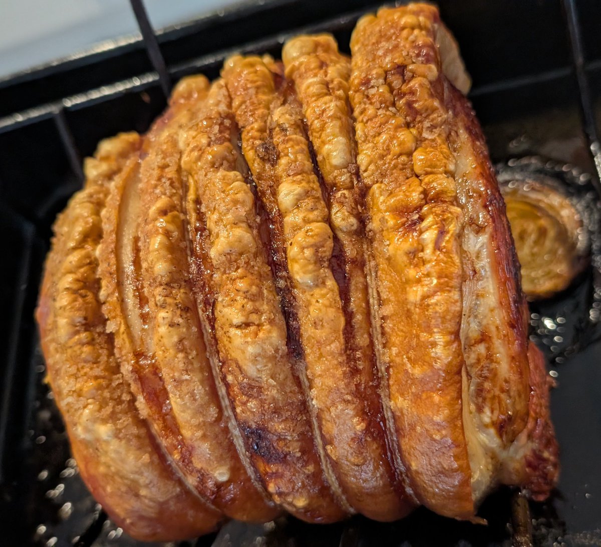 algorithmsayshi's tweet image. Nothing beats a Sunday roast 🫡
