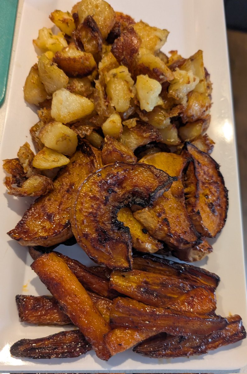algorithmsayshi's tweet image. Nothing beats a Sunday roast 🫡