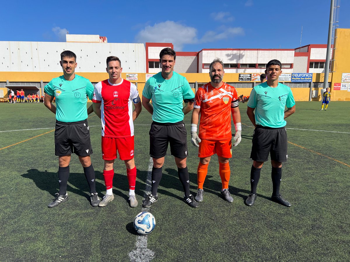 📸 Derrota por la mínima del primer equipo frente al CD Tinajo (0-1).
No fue el resultado que queríamos, pero el esfuerzo y la entrega no faltaron.

Seguimos trabajando con la misma ilusión y ya con la mente puesta en el próximo rival.💪⚽️

#barrioycorazon #udatalaya #udatalaya