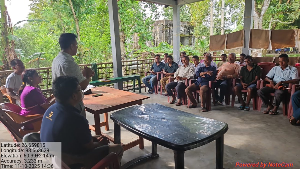 kaziranga_'s tweet image. Vermicompost bags distributed in Agoratoli Range to 20 EDC members as an initiative to enforce organic fertilizer production as an approach to sustainability. A fruitful interactive session on sustainable practices followed.🌿 

#Kaziranga #EcoDevelopment