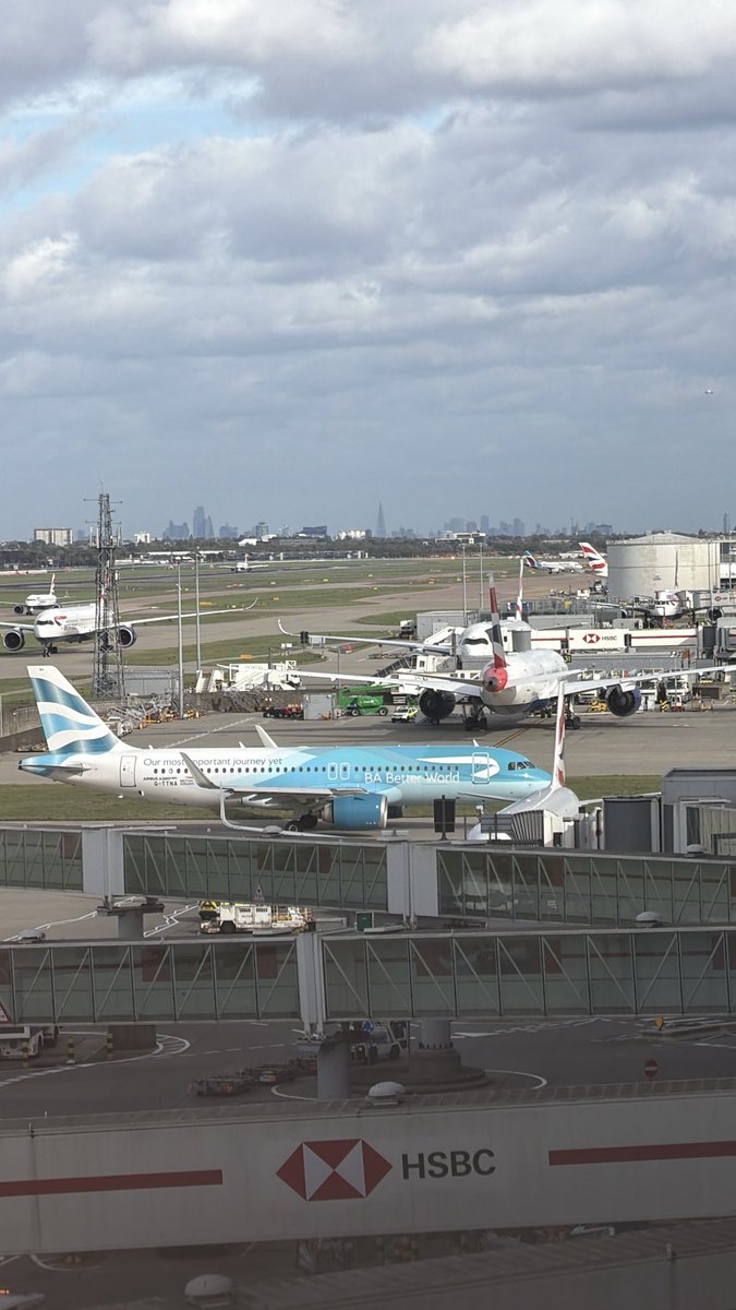 EvieAviation's tweet image. Better World livery and the London skyline ✈️

#avgeek