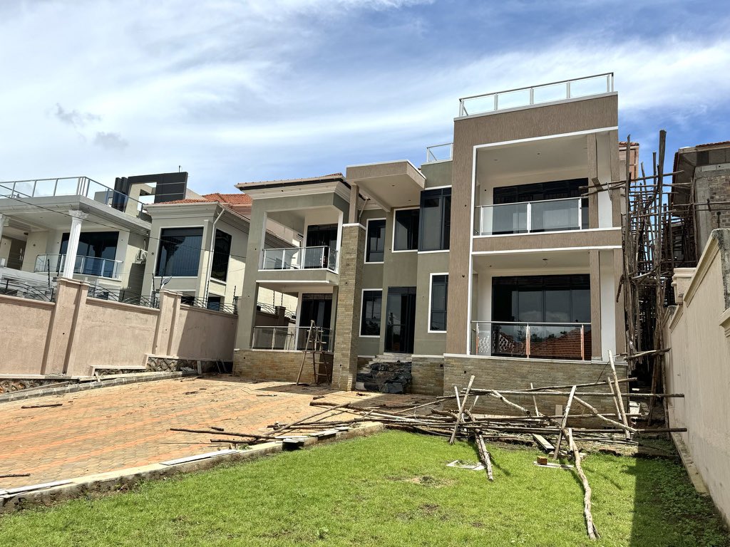 karothk256's tweet image. New 6 bedroom house for sale
Ntinda - Kyambogo Road
Plot size: 20 decimals
Purchase Price: $450,000
+256 787 054 421
+256 708 732 104
For more house options check @KPAestates