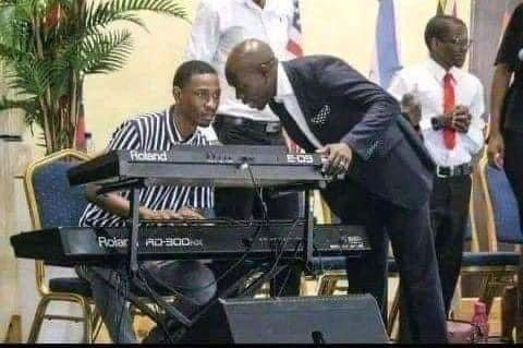 staneve02's tweet image. "Church yapera iyi imboisa drink up yekwaBusy na Winky"😂