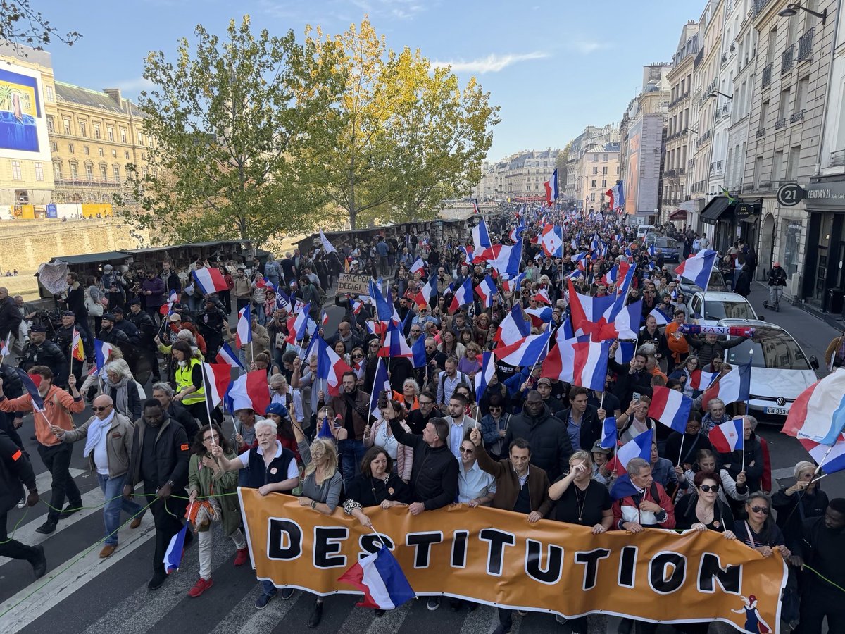 LepretreTony's tweet image. La manif des Patriotes fait le tour du monde, reprise par les médias étrangers !

Silence total des chaînes d’info françaises ! Trop de drapeaux 🇲🇫 ?

Oui, les Français se réveillent et en ont ras-le-bol du psychopathe de l&apos;Élysée ! 
#MacronDémission #MacronDestitution
