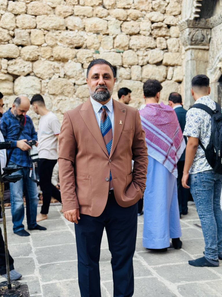 ShingalyAhmed's tweet photo. سعيد باني شاركت اهلي و ناسي مراسيم " جمايا لالش " هذه السنة ..
التقيت بالكثير منهم و شاركنا الاحاديث ..
عيد مبارك و سعيد للشعب الايزيدي و اتمنى ان تكون ايامنا القادمة افضل ..

Ez kêfxweş im ku min îsal karî bi malbat û hevalên xwe re beşdarî merasîma Cemaya Lalish bibim. https://t.co/TiLEBNBzrk