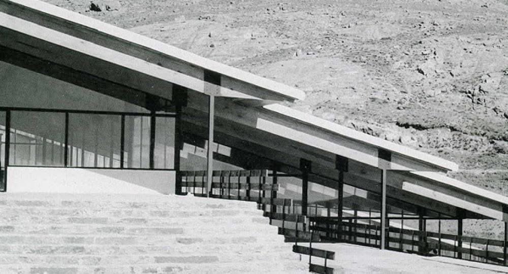 TRES60Blog's tweet image. Residencia infantil La Cristalera, realizada por Alejandro de la Sota en colaboración con José Antonio Corrales y Ramón Vázquez Molezún entre 1957 y 1959, en la Sierra de Miraflores (Madrid).
#AlejandrodelaSota #CorralesyMolezun #arquitecturamoderna