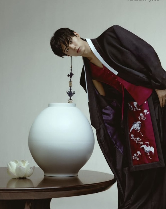 パク・ボゴム、韓服グラビアを追加公開…10着以上を着こなし魅力を