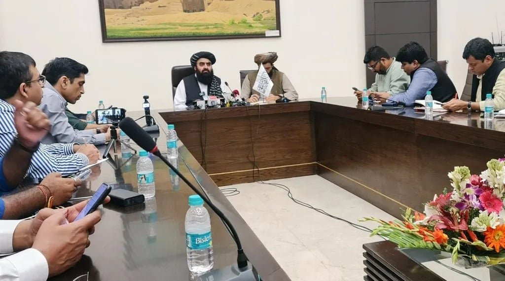 8AM_Media's tweet image. Taliban Misogyny Under India’s Democracy: Media and Political Outrage Erupt in New Delhi 

Read more: 8am.media/eng/taliban-mi…

#Afghanistan #India #Taliban #8am_media