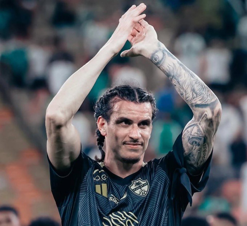 اوتفت اليوم 
ظفاير✅
تيشرت الأهلي✅
شورت ✅

على طريقة القوت ، لن ينجو أي تمرين