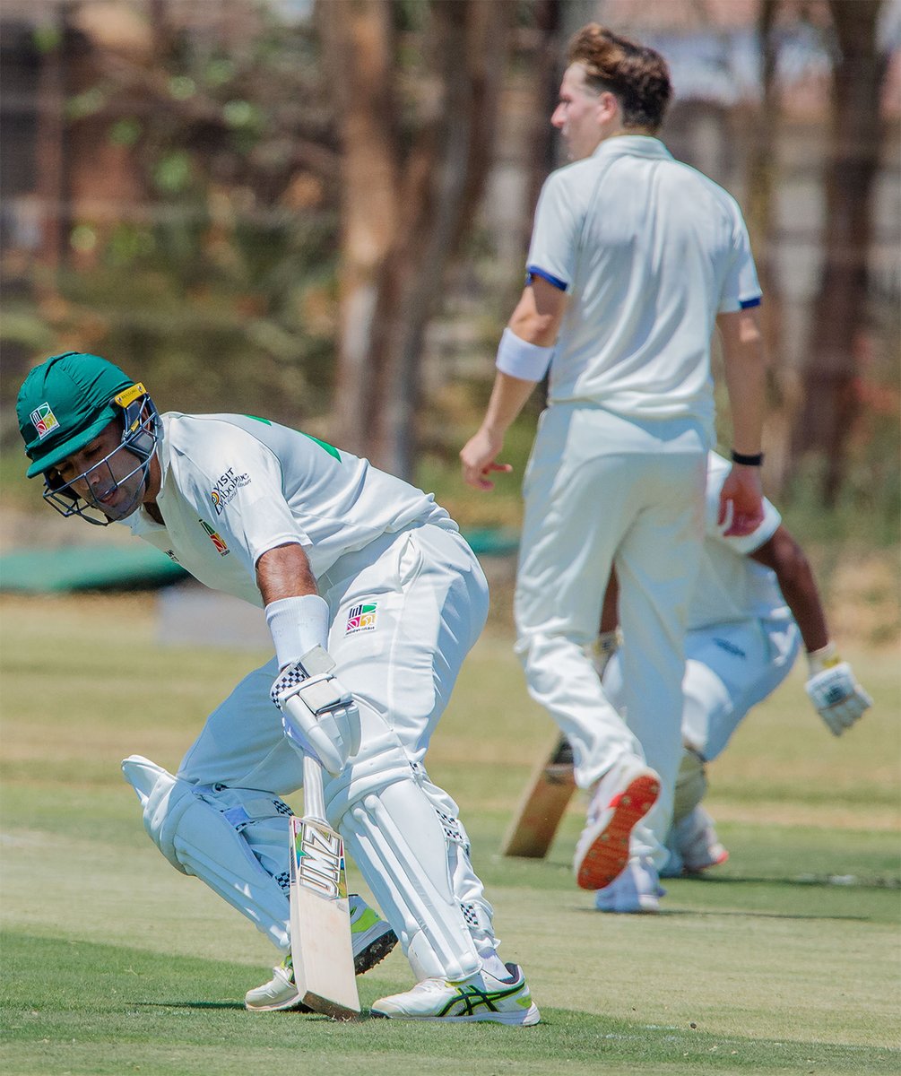 ZimCricketv's tweet image. Day 3 - Session 1: Zimbabwe 'A' - 192 & 96/3 after 31 overs
(Clive Madande 37*, Antum Naqvi 24*), taril MCC by 10 runs
𝗪𝗔𝗧𝗖𝗛 𝗟𝗜𝗩𝗘:👉 t.ly/06iaQ 𝗕𝗮𝗹𝗹-𝗯𝘆-𝗯𝗮𝗹𝗹 t.ly/_iNDV
#MCCinZimbabwe #ExperienceZimbabwe