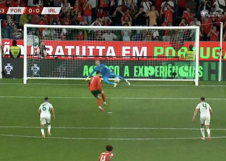 Ovoads's tweet image. Why all the plenty criticism? Just because CR7 missed a penalty you people don&apos;t want us to hear anything again. 

The GOAT for a reason because anything he does always make the headlines. #CR7𓃵