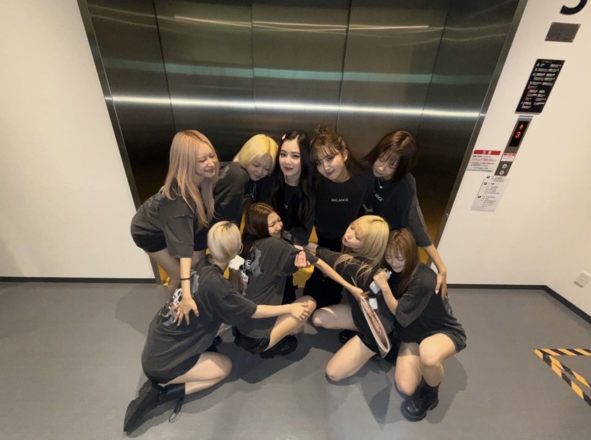 irene_global's tweet photo. [IG] 251012

Irene and Seulgi with the Balance tour dancers! 🥺

https://t.co/AJOwrkM0Zg
#IRENE #아이린 #RedVelvet @RVsmtown https://t.co/xqVtDC0Icw