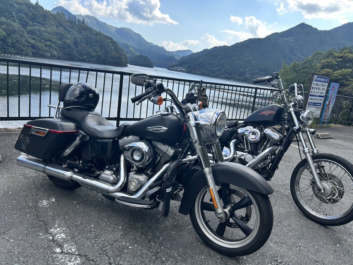 yu02ki08's tweet photo. 久しぶりにいとこ3人でツーリング！
3人とも長男でHarley-Davidson！！
めっちゃ楽しかった！！ https://t.co/TFu1AyNrye