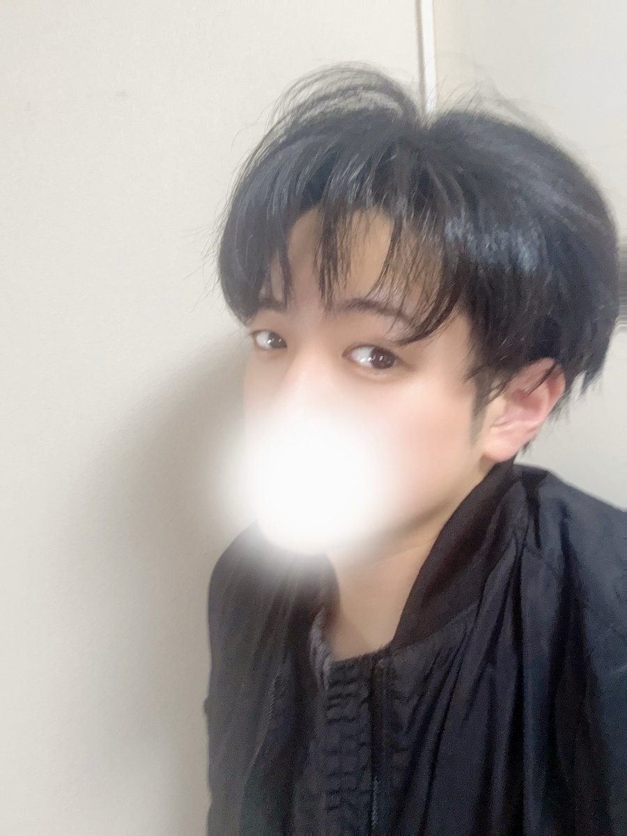 CANDYH_yu's tweet image. 朝晩の冷えで、肩や首がこわばっていませんか？🍂
温かい手で、じんわり解きほぐします。
秋の夜長、癒しの時間を一緒に。
   
#セラピスト