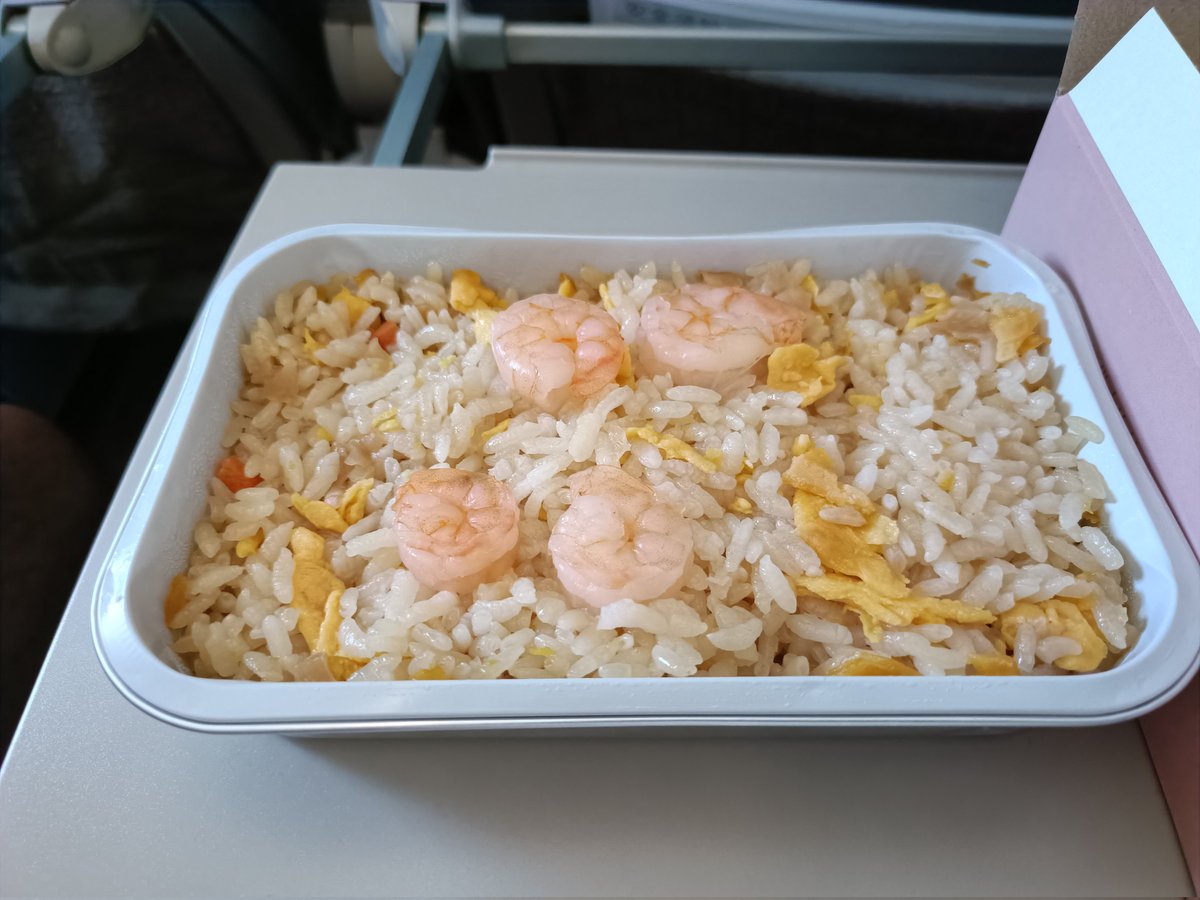 Chaca_CCMD's tweet photo. 中国東方航空のウェルカムチャーハンまじで良い https://t.co/hVHMPs7CMy