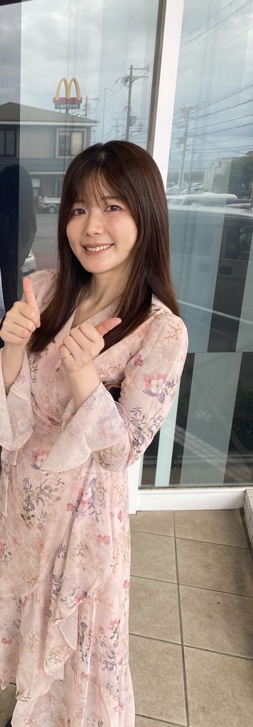 iroha17date's tweet photo. わざわざ外で対応してくださり本当にありがとうございます😭
めちゃくちゃ可愛くて緊張しまくってまりしゃんの雰囲気で自然と笑ってしまいました😆
まりしゃんのおかげで麻雀始めたとか色々言いたい事言えなかった🥲
今日はありがとうございました！！！ https://t.co/KMuhPI2tlu