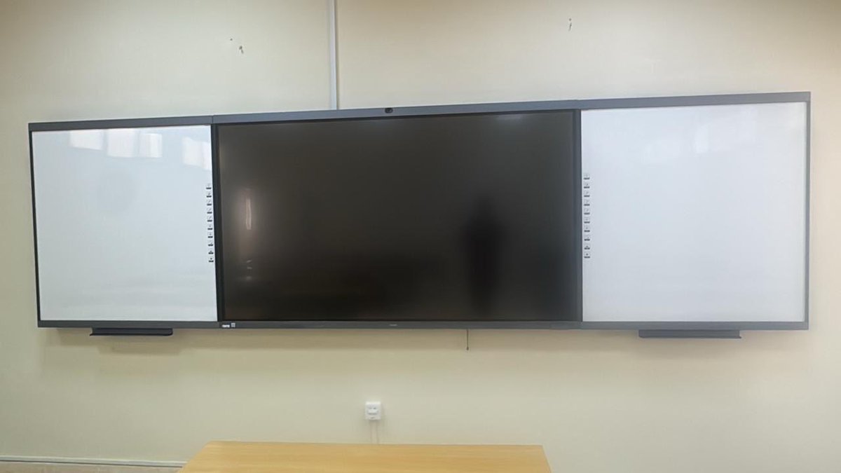 utas_rustaq's tweet image. #يوتاس_الرستاق 

تم الانتهاء من تركيب السبورات التفاعلية البيضاء الجانبيةحيث بلغ عدد السبورات التي تم تركيبها 56 سبورة في 28 قاعة دراسية ومختبر ويأتي هذا المشروع ضمن جهود مركز نظم المعلومات وتقنيات التعليم 
ممثلا في قسم تقنيات التعليم لتطوير البيئة التعليمية .