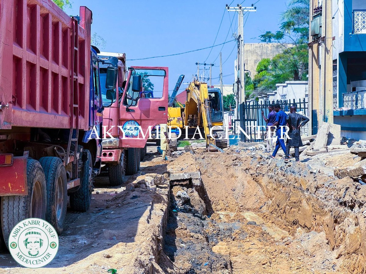 Malam Gwamna na zuba ayyuka. Da nazo wucewa jiya ta Lamido Crescent naga irin drainage din da akeyi abun ya matukar birgeni. Shikkenan an kawo karshen ruwa dake taruwa a titin da damuna. 

Thank you Your Excellency Gov. Abba K Yusuf.

#KanoFirst