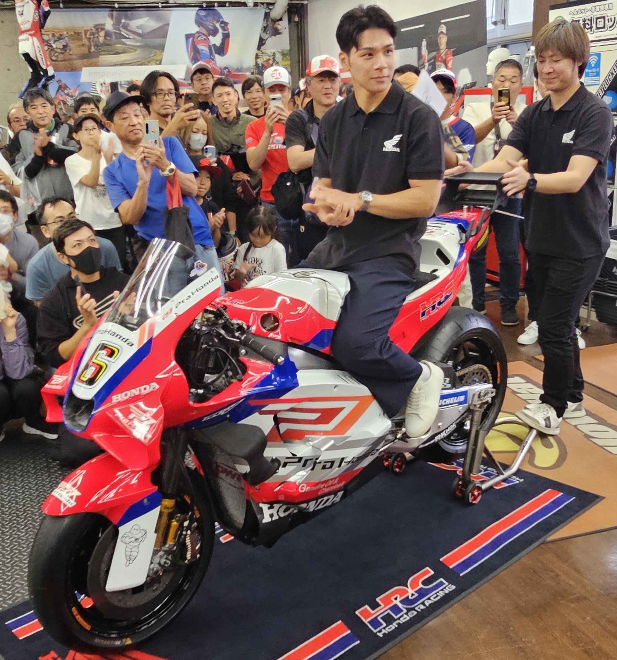 末吉　小国 佐治武士作『SRS13 粉末ハイス鋼 牛刀240』黒合板ハンドル