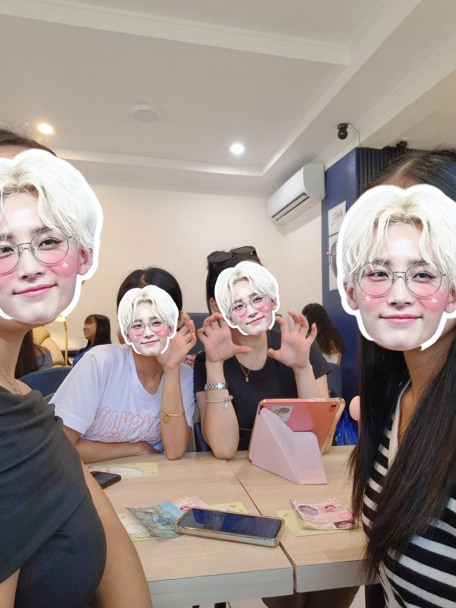 lyscripts's tweet image. i was so excited to finally meet @svtssk and @svthttp plus seeing manang @hoshoshbaby again for the 2nd time 😭 love you all! next cse naman 🥹🥹