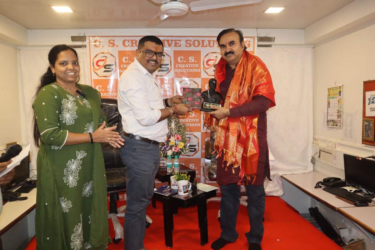 कल, हेल्थकेयर में अग्रणी C.S. Creative Solutions द्वारा आयोजित प्रेरणादायक मंच "C.S. Katta" में शामिल हुआ। यह संस्था 8 राज्यों में सरकारी स्वास्थ्य योजनाएँ लागू करने के लिए प्रशंसनीय है। मुझे अपने अनुभव और विचार साझा करने का अवसर मिला, जिसके लिए C.S. Creative Solutions फैमिली का