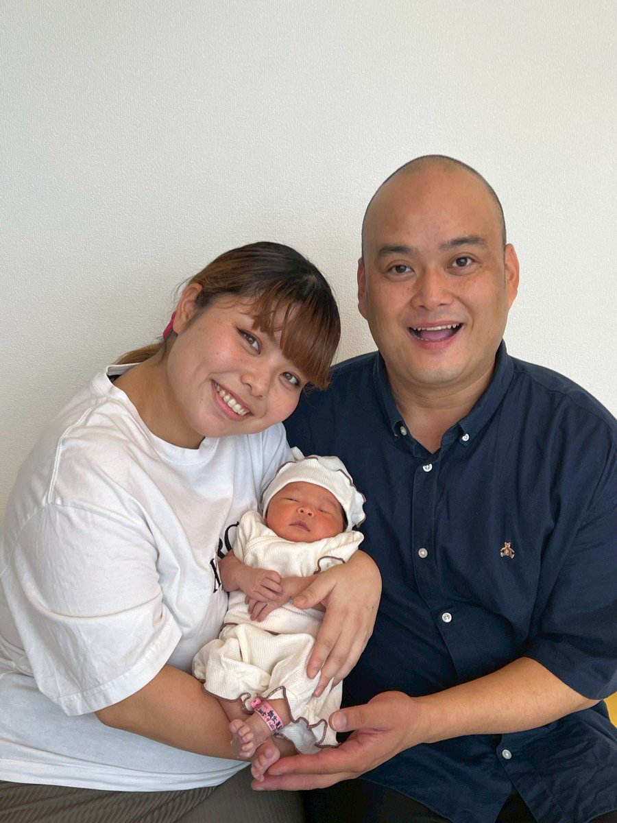 miku_ysmr's tweet photo. 👶爆誕👶

先月末に元気な女の子を出産しました！！
母子共に元気です！！

自分の子はかわいいとは聞いてたけど、こんなにかわいいなんて思いもしなかったのでとりあえずみてください！！！

3枚目は産婦人科の院長先生が最近気に入ってるプリクラ風画角で撮ってくれました🥹 https://t.co/HBthCM9KnS