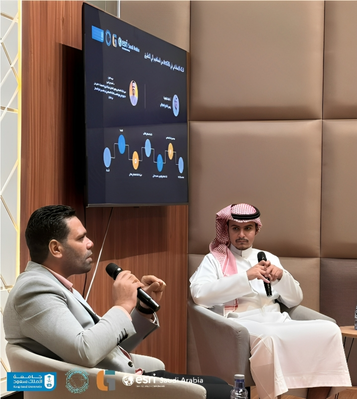 جانب من لقاء "الذكاء الاصطناعي في ArcGIS: من المفاهيم إلى التطبيق"
مع ضيف اللقاء الدكتور أحمد نور الدين – مدير الذكاء الاصطناعي وتطوير الأعمال في<a href="/EsriSaudi/">Esri Saudi Arabia</a>.
كل الشكر والتقدير للدكتور أحمد على إثرائه للقاء،
ولجميع الحضور على تفاعلهم.