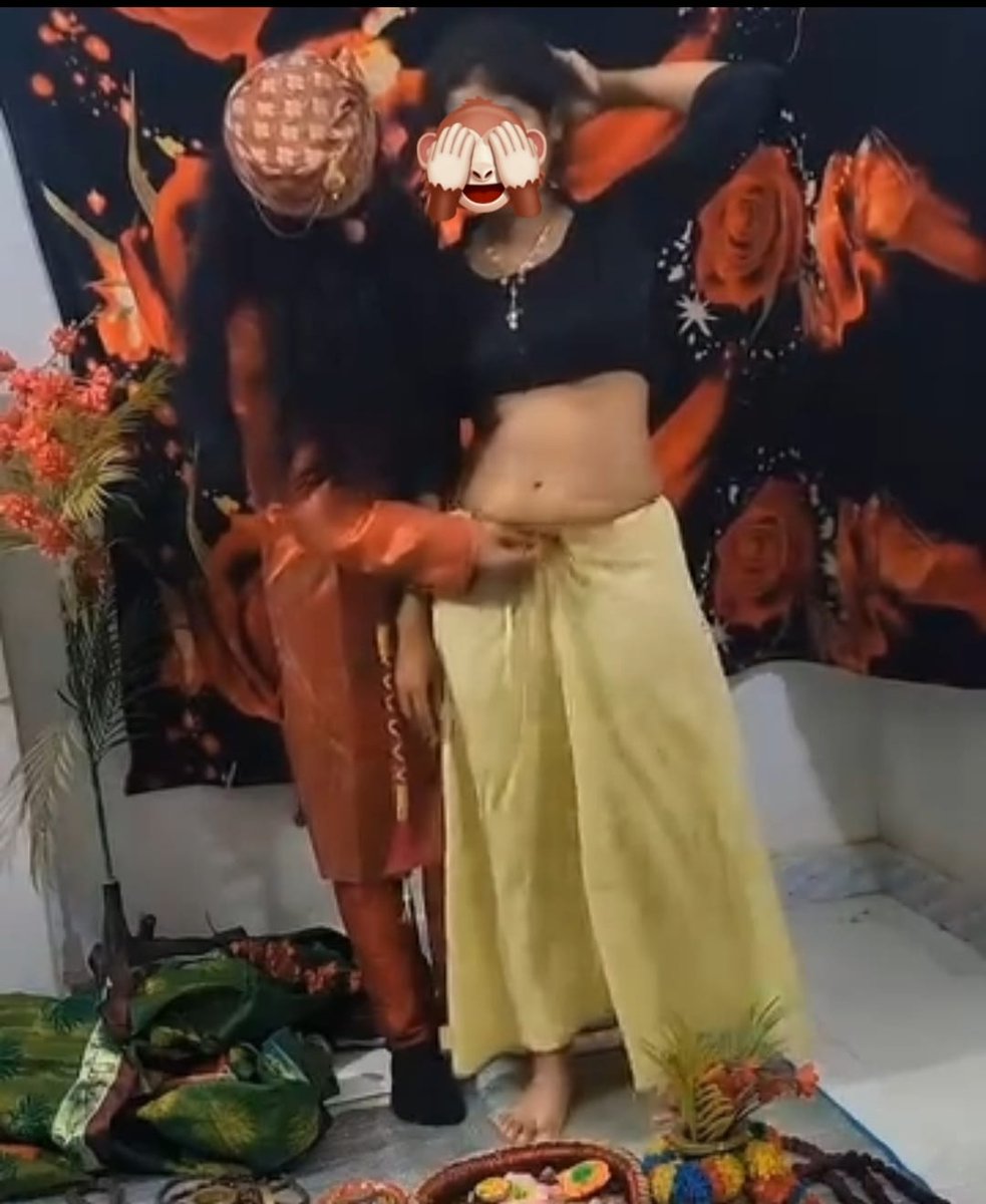 ShivrajXind's tweet image. ये कोई नया पाखंडी आया है मार्केट में इसने खुद का चेहरा तो सामने नहीं आने दिया और महिला का पेट....... सब ला दिया !

महिलाएं जब तक जागरूक नहीं होंगी उनका यौन शोषण होता रहेगा ! जागो मेरे देश की नारी शक्ति जागो..!
