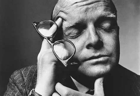 "Siempre hacen más ruido las latas vacías que las llenas. Lo mismo ocurre con los cerebros".

Truman Capote